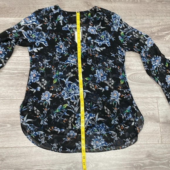 NWT White House Black Market Xian Floral Blouse Long Bell Sleeve 4 - Picture 9 of 16